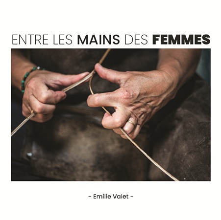 publier-un-livre.com_4587-entre-les-mains-des-femmes